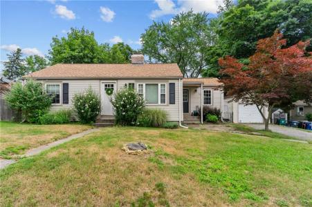 32 Bates Avenue, Warwick, Rhode Island 02888