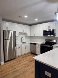 75 Oaklawn Avenue 75-319, Cranston, Rhode Island 02920