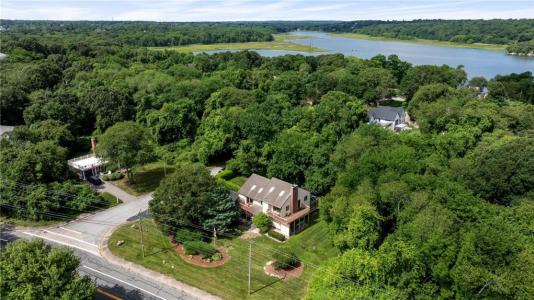 264 Boston Neck Road, Narragansett, Rhode Island 02882, USA