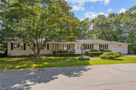 2 Julia Drive, North Providence, רוד איילנד 02911, ארצות הברית של אמריקה