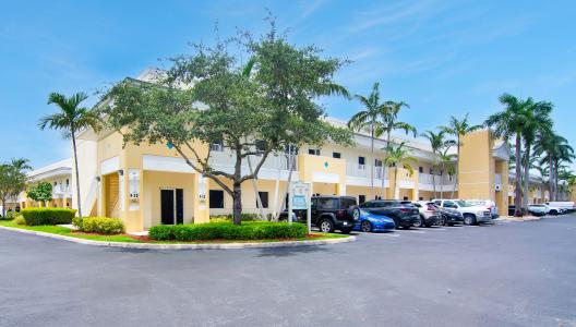 2771 Vista Parkway 8, West Palm Beach, Florida 33411