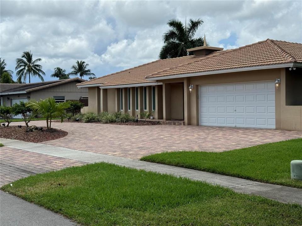 5921 SW 17th Ct 59212, Plantation, Florida 33317