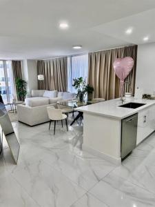 1830 S Ocean Dr 2406, Hallandale Beach, Florida 33009