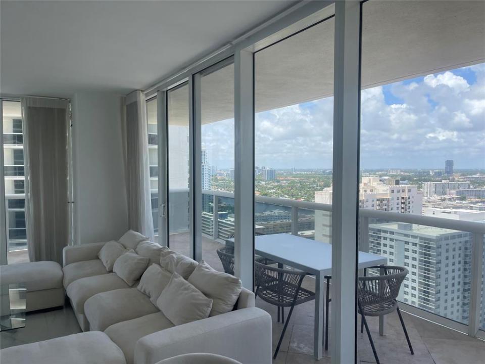 1830 S Ocean Dr 2406, Hallandale Beach, Florida 33009
