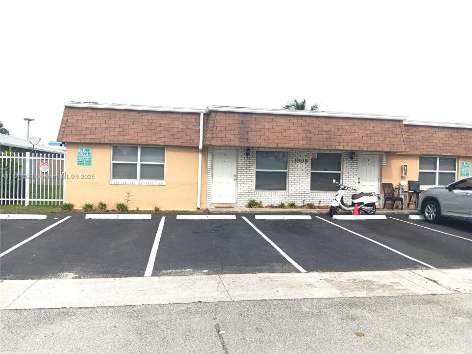 3908 NW 30th Ter, Lauderdale Lakes, Florida 33309