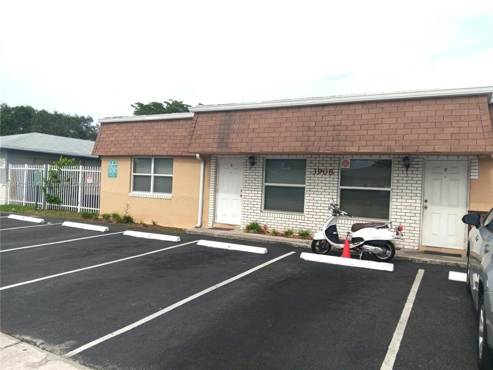 3908 NW 30th Ter, Lauderdale Lakes, Florida 33309