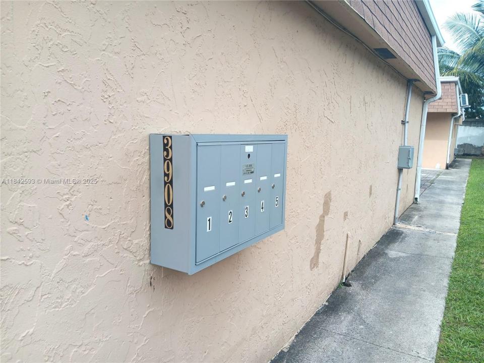 3908 NW 30th Ter, Lauderdale Lakes, Florida 33309