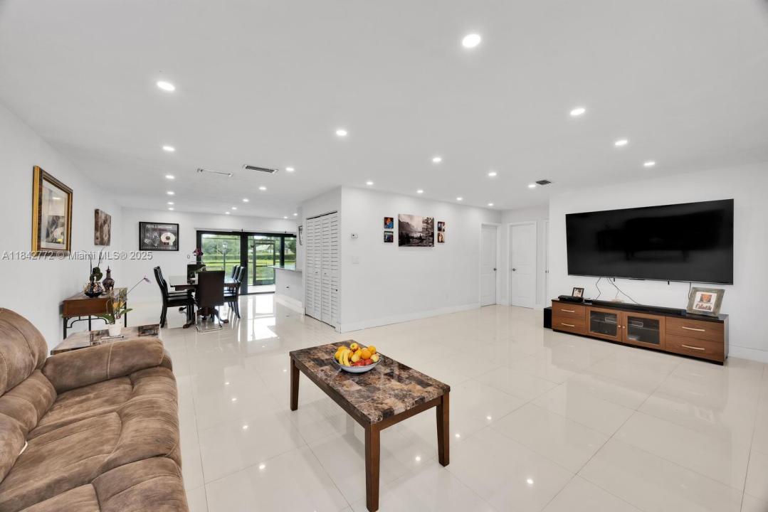12313 SW 110th S Canal St Rd, Miami, Florida 33186