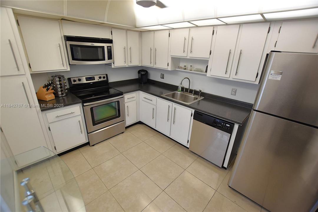 3800 Oaks Clubhouse Dr 309, Pompano Beach, Florida 33069, Stati Uniti