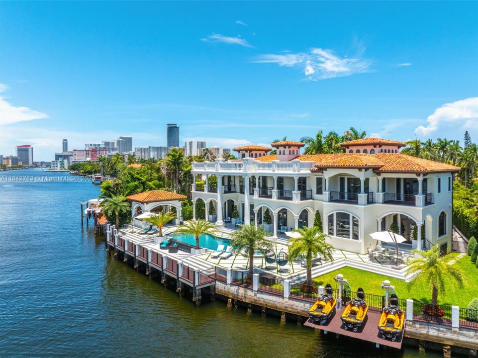 498 N Parkway Pkwy, Golden Beach, Florida 33160