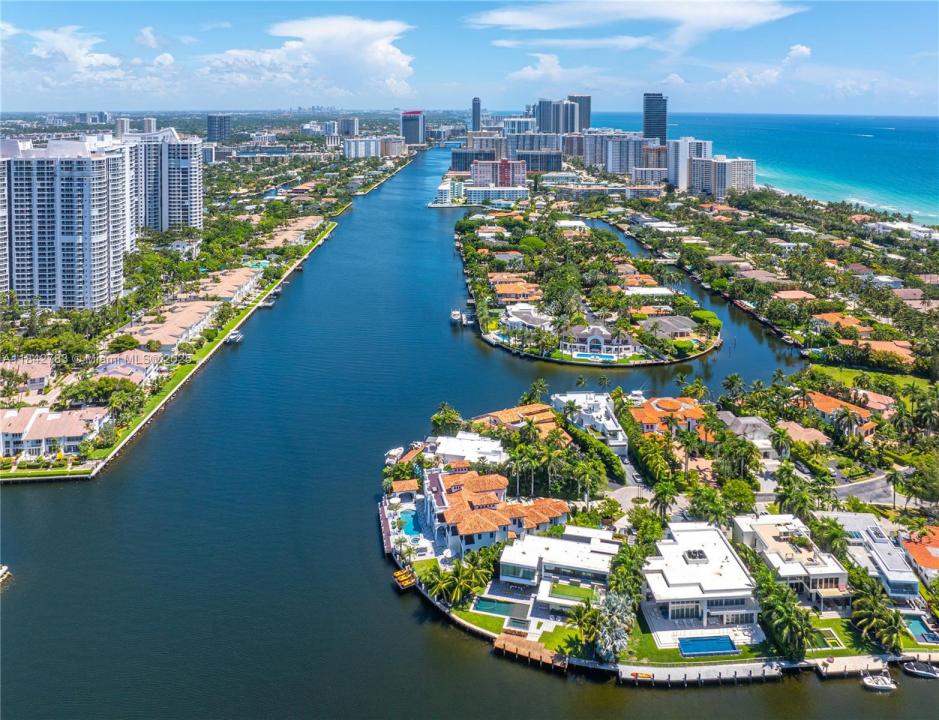 498 N Parkway Pkwy, Golden Beach, Florida 33160