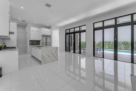 8109 NW 48th Ter, Doral, Florida 33166, USA