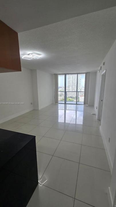 1750 N Bayshore Dr 2111, Miami, Флорида 33132, Соединенные Штаты