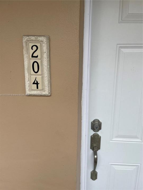 300 Madeira Ave 204, Coral Gables, Florida 33134