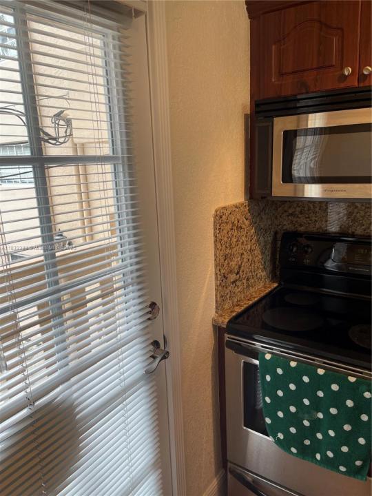 300 Madeira Ave 204, Coral Gables, Florida 33134