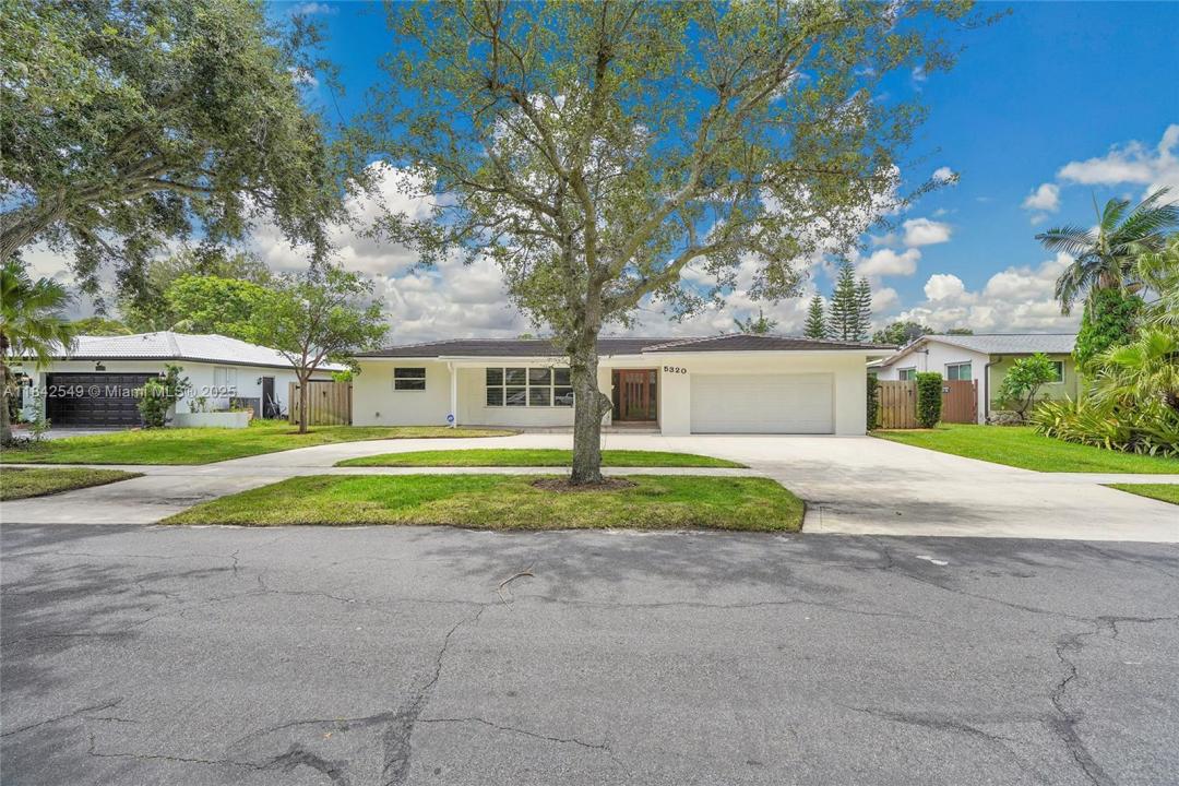 5320 SW 8th St, Plantation, Florida 33317