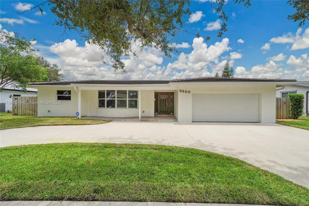 5320 SW 8th St, Plantation, Florida 33317