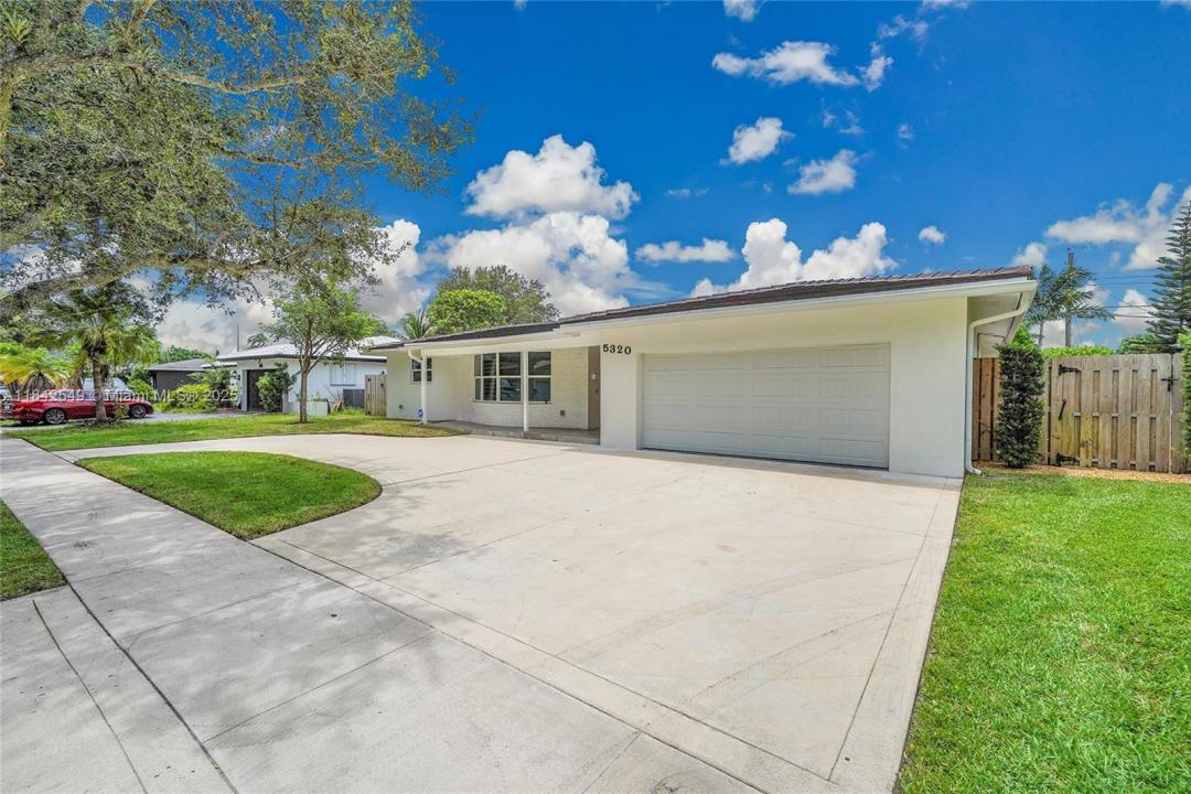 5320 SW 8th St, Plantation, Florida 33317