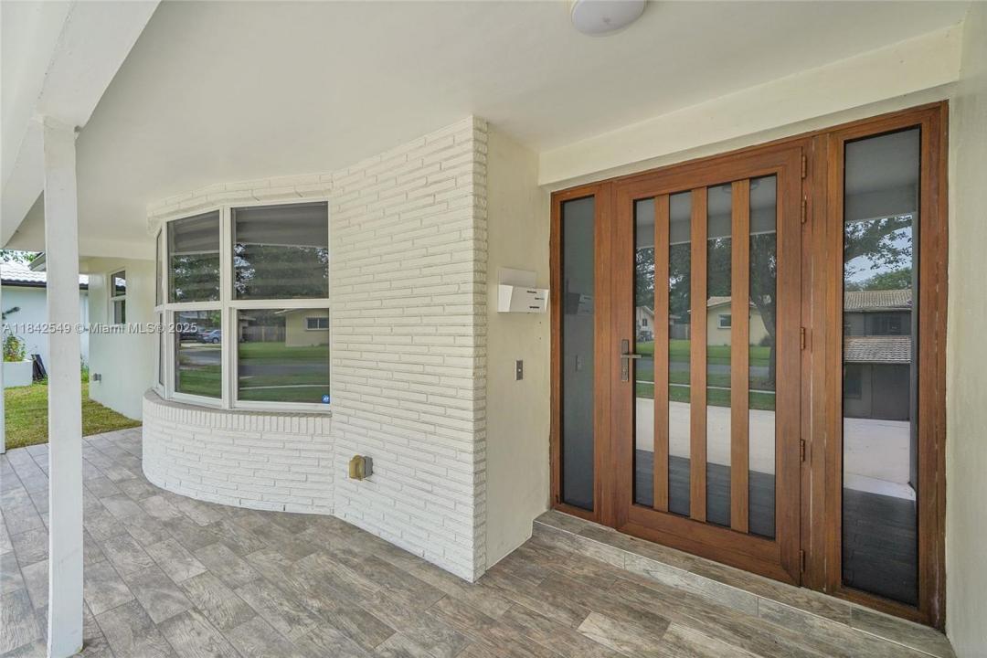5320 SW 8th St, Plantation, Florida 33317