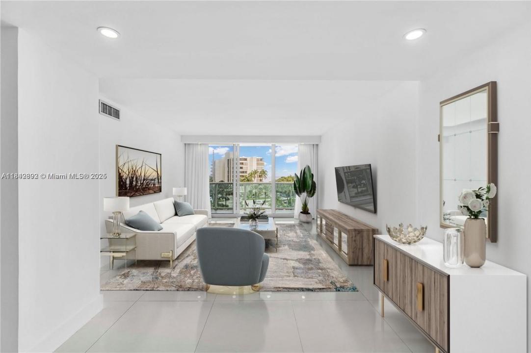 100 Bayview Dr 508, Sunny Isles Beach, Florida 33160, Stati Uniti