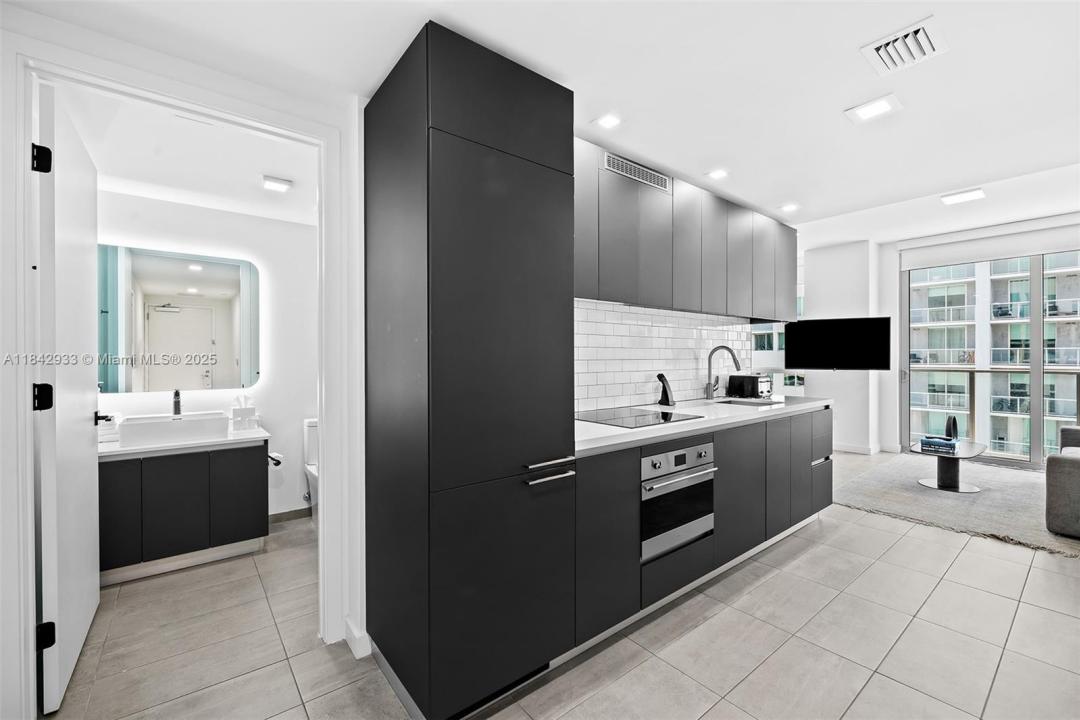 227 NE 2nd St 2911, Miami, Florida 33132