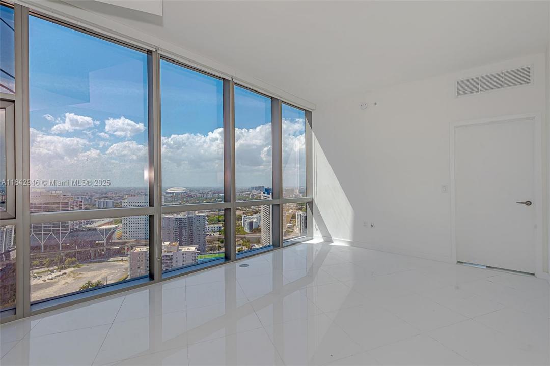 851 NE 1st Ave 1902, Miami, Флорида 33132, Соединенные Штаты