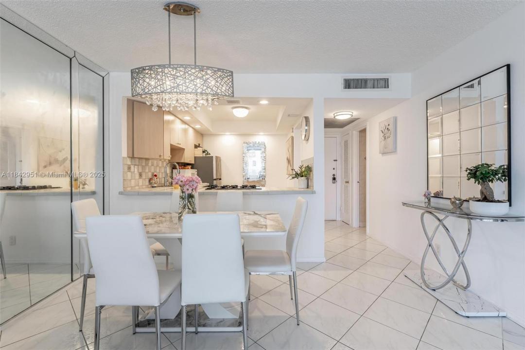 Hallandale Beach, Florida 33009, Estados Unidos