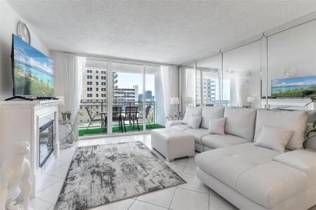 Hallandale Beach, Florida 33009, USA