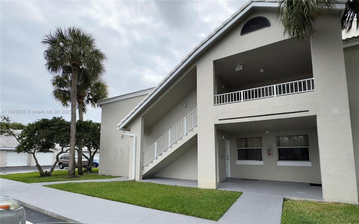 2851 N Oakland Forest Dr 110, Oakland Park, Florida 33309, Stati Uniti