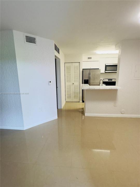 2851 N Oakland Forest Dr 110, Oakland Park, Florida 33309, Stati Uniti