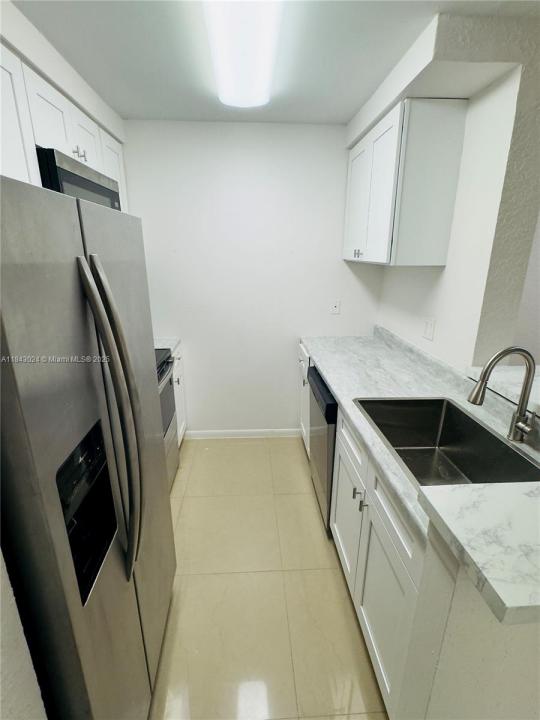 2851 N Oakland Forest Dr 110, Oakland Park, Florida 33309, Stati Uniti