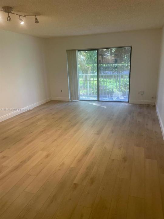 9301 SW 92nd Ave A106, Miami, 佛罗里达州 33176, 美国