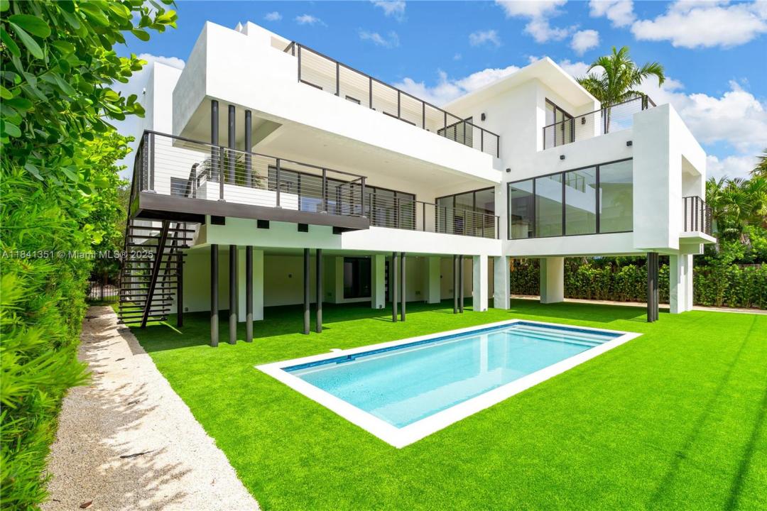 285 Woodcrest Rd, Key Biscayne, Florida 33149