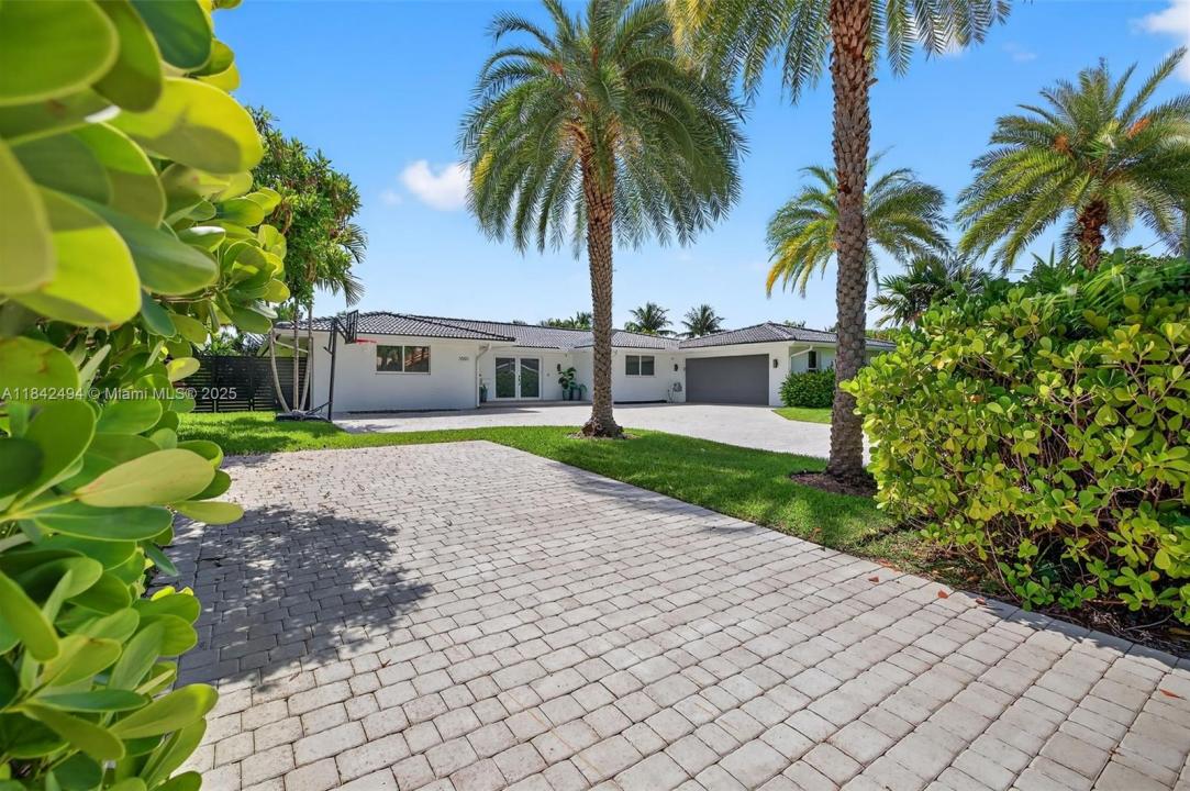 1001 Diplomat Pkwy, Hallandale Beach, Флорида 33009, Соединенные Штаты