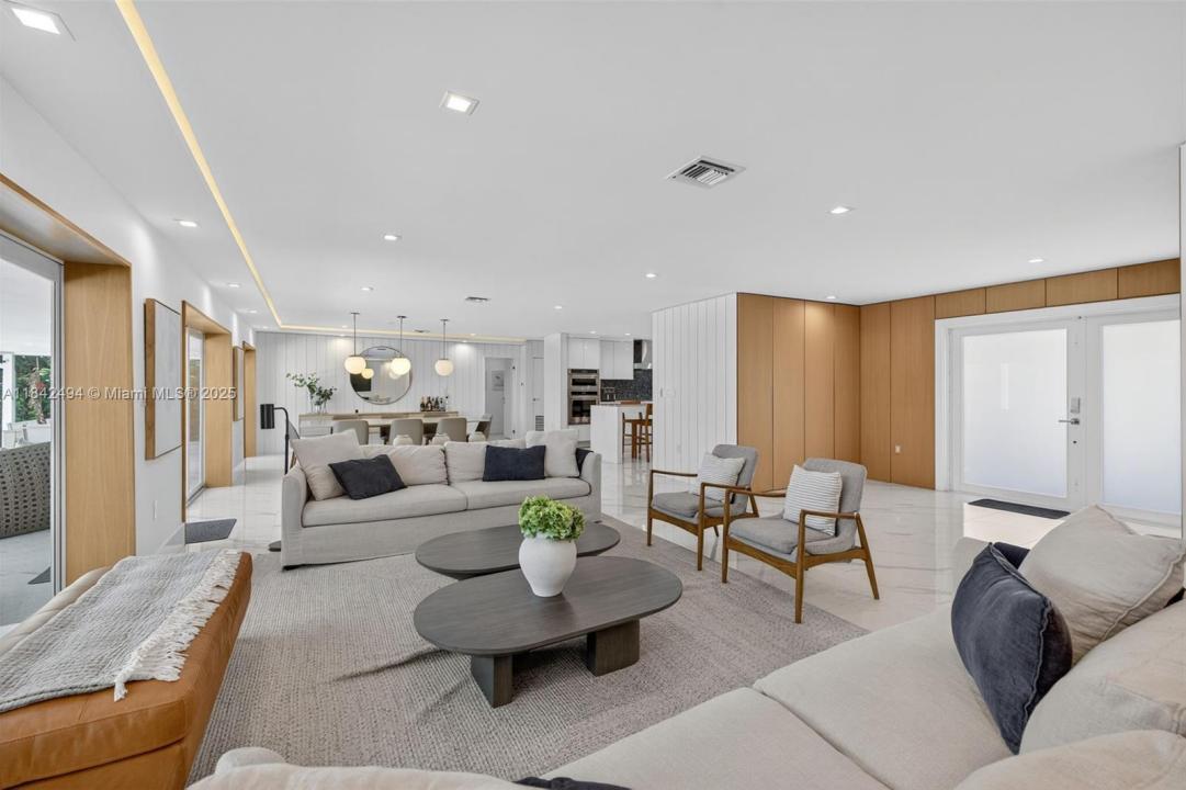 1001 Diplomat Pkwy, Hallandale Beach, Флорида 33009, Соединенные Штаты