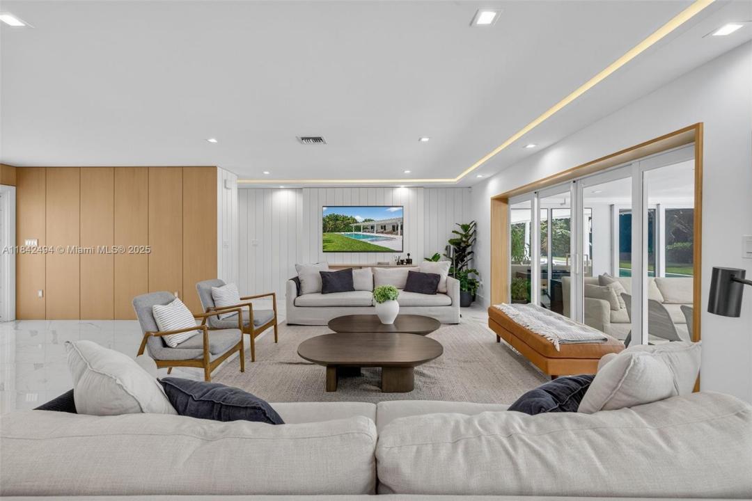 1001 Diplomat Pkwy, Hallandale Beach, Флорида 33009, Соединенные Штаты