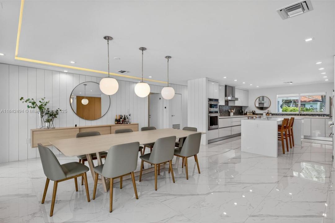 1001 Diplomat Pkwy, Hallandale Beach, Флорида 33009, Соединенные Штаты