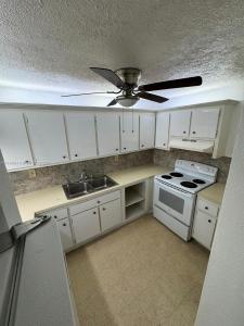 1910 W 56th St 3320, Hialeah, Florida 33012, USA