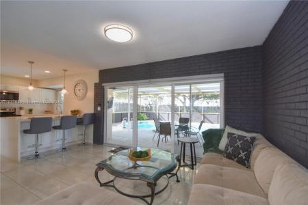 609 S Crescent Dr, Hollywood, Florida 33021, USA