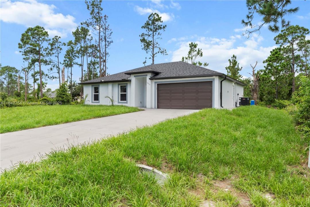 1034 GREEN FIELD ST, Lehigh Acres, Florida 33974