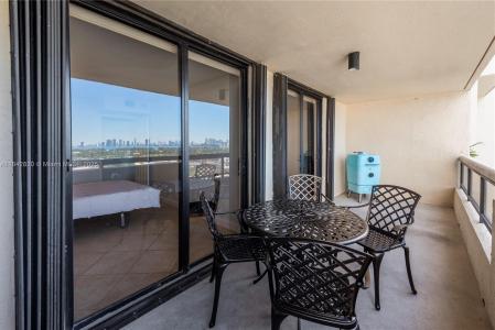 2555 Collins Ave 2306, Miami Beach, Florida 33140, USA