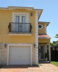 3532 SW 23rd Ter, Miami, Florida 33145, USA