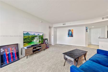 19501 W Country Club Dr 2106, Aventura, Florida 33180, USA