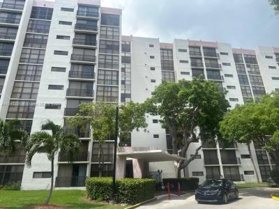 17021 N Bay Rd 904, Sunny Isles Beach, Florida 33160, USA