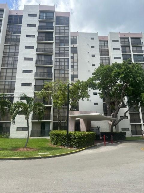 17021 N Bay Rd 904, Sunny Isles Beach, Florida 33160