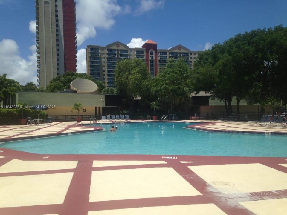 17021 N Bay Rd 904, Sunny Isles Beach, Florida 33160