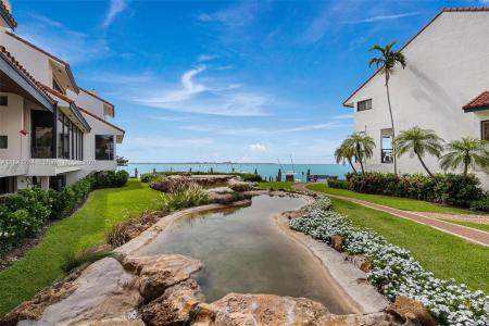 2000 S Bayshore Dr 69, Miami, Florida 33133, USA