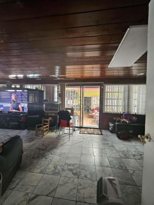 1320 Dunad Ave, Opa-Locka, Flórida 33054, Estados Unidos