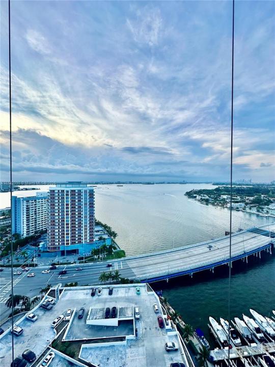 7601 E Treasure Dr PH217, North Bay Village, Flórida 33141, Estados Unidos