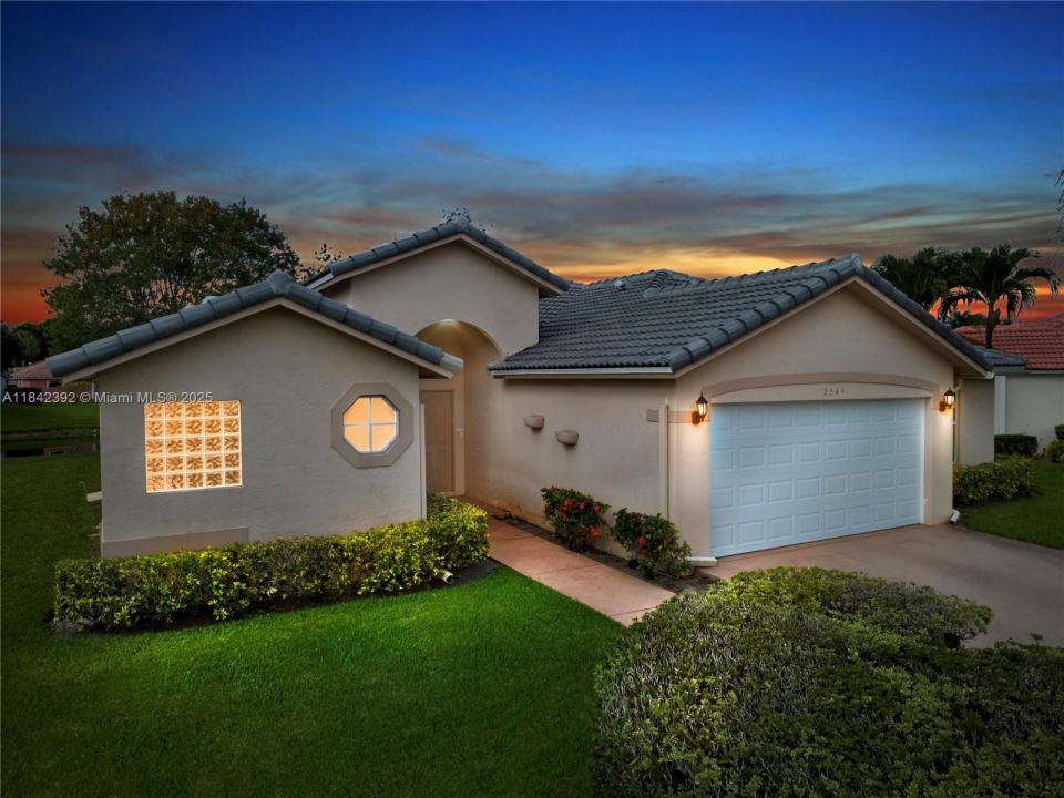 2549 Egret Lake Dr, Green Acres, Florida 33413